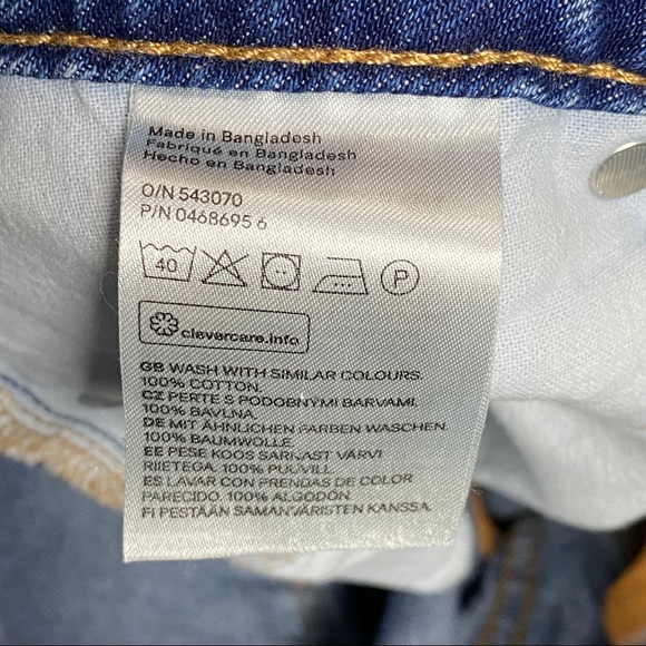 H&M HighWaisted acid washed frayed hem shorts - Picture 5 of 6